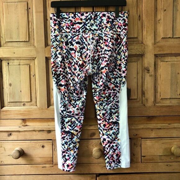 Athleta Medium High Rise Watercolor Cropped Leggings - Picture 5 of 8